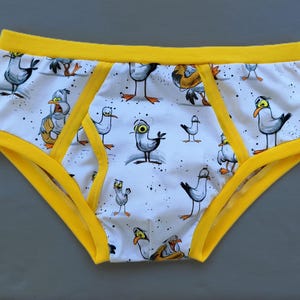 Lustige Herren-Slips mit Möwenmotiv – Neuheit: Baumwollunterwäsche mit niedlichen Cartoon-Vögeln und sonnengelbem Saum.