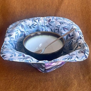 Blue Vines Microwave Bowl Cozy, Microwave Soup Bowl Cozies, Microwaveable Fabric Bowl Holder, Large Hot Bowl Holder, Reversible Bowl Cozy