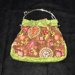 Bolso floral verde y marrón, Bolso de flores acolchadas, Embrague acolchado acolchado, Regalo de bolso acolchado, Bolso acolchado, Moda de bolso floral