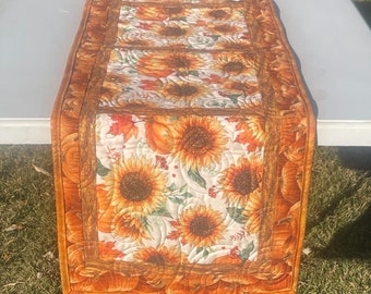 Fall Sunflower Quilted Table Runner, Fall Pumpkins Table Topper, Harvest Pumpkins Table Setting, Gold Fall Table Runner, Autumn Table Runner