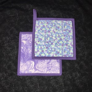 Set of 2 Purple and Green Flower Quilted Potholders, Purple Hanging Hot Pads, Purple Trivets, Floral Potholder Set, Flower Potholders