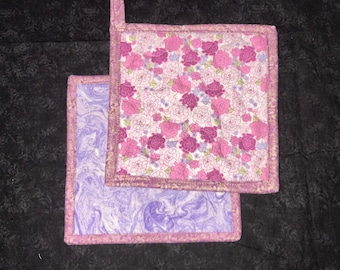 Set of 2 Pink and White Flower Quilted Potholders, Purple Hanging Hot Pads, Pink Rose Trivets, Floral Potholder Set, Pink Flower Potholders