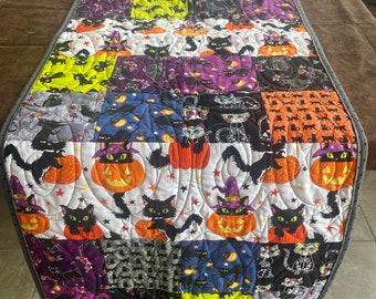 Halloween Black Cat Table Runner, Cute Halloween Decor, Cute Black Cats Table Runner, Halloween Modern Quilted Table Runner
