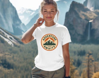 Camiseta "La aventura te espera" / Insignia de montaña retro, camiseta estilo outdoor