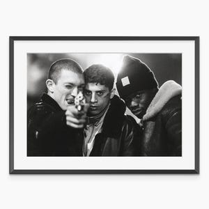 Póster de La Haine, Vinz Said Hubert, póster de película en blanco y negro, película La Haine, película de gánsteres francesa, escena cinematográfica icónica, impresión con calidad de museo