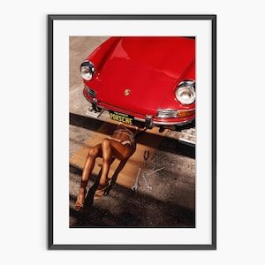 Retro Porsche 911 Plakat, Rotes Porsche Coupé, Porsche Mädchen Druck, Vintage Porsche Plakat, Fotografie Druck, Foto Kunstdruck in Museumsqualität