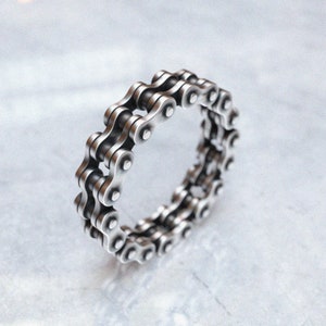 Bike Chain Wedding Band - Handcrafted 925 Silver Biker Ring - Unique Cycling Jewelry for Men & Women