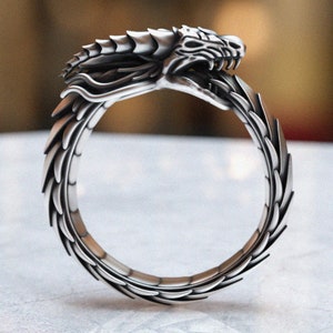 Anillo de plata esterlina hecho a mano con dragón Ouroboros para hombre, anillo de mitología con serpiente Ouroboros, joyería de plata con dragón para hombre, anillo de plata único para hombre