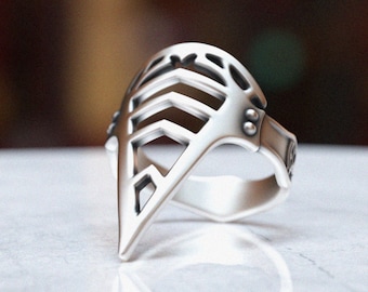 Gothic Silver Helmet Ring – Unique Knight-Inspired Statement Jewelry for Men and Women