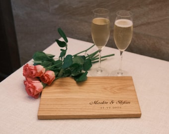 Eichenblatt® Original Personalized oak cutting board for weddings