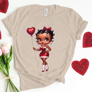 Betty Boop impreza dyskoteka moda lat 70. prezent dla dziewczyny Gucci Trendy urodziny baddie wysokie obcasy niebieski podarte dżinsy słodkie Bella Canvas koszulka