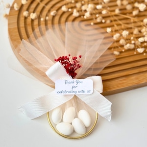 Almond weddign favors, favors in bulk with chocolate amont, gold frame candy favors, small guest gifts, save the date custom favors gifts