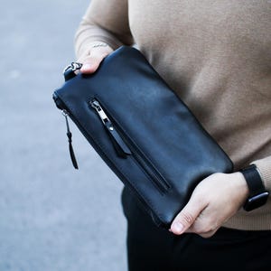 Cartera de mano: Cartera única hecha a mano, bolso de mano novedoso, cartera de cuero para mujer, diseño grabado sencillo, cartera personalizada para hombre.