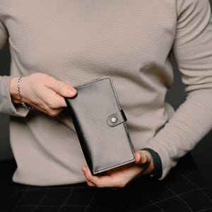 Cartera de mano: Cartera novedosa para mujer, Cartera de cuero hecha a mano para mujer, Cartera con grabado sencillo, Cartera personalizada para hombre, Patrón único