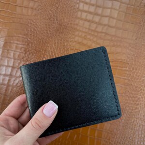 Cartera de cuero personalizada, cartera grabada, cartera para niño, cartera personalizada, idea de regalo única, cartera bonita y sencilla para uso diario.