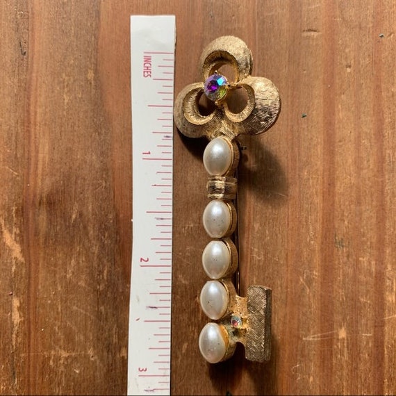 Key Brooch by Coro, Vintage Gold Pearl Rhinestone… - image 4
