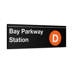 Cartello della metropolitana della stazione Bay Parkway - Treno D, tela opaca da 12" x 36", stampa di New York, NYC