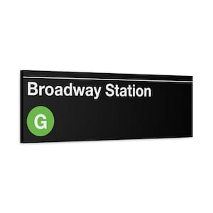 Enseigne de métro de la gare de Broadway - toile d'art mate 12 x 36 po, Train G, enseigne de métro de New York, décoration murale New York, Art de Brooklyn, Greenpoint