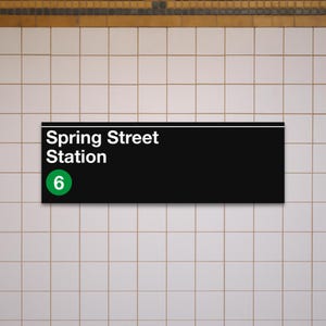 Plaque de métro Spring Street Station - toile d'art mate 12 x 36 po, 6 trains, affiche du métro de New York