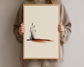 Könnte beinhalten: Ein gerahmter vertikaler Kunstdruck mit einer minimalistischen Illustration von dunkelbraunen Rohrkolben, die aus einem horizontalen, pinselstrichartigen Fleck in Terrakotta und Dunkelbraun auf einem hellen cremefarbenen Hintergrund wachsen.