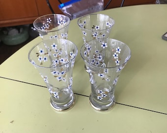 Verres anciens émaillés décor floral