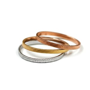 Gerecycleerde gitaarsnarenring: gehamerde stapelband, goudzilver koper