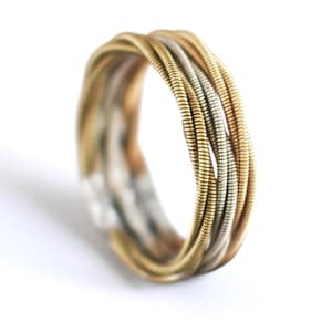 Gerecycleerde gitaarsnarenring: gestapelde ring brons, zilver, koper