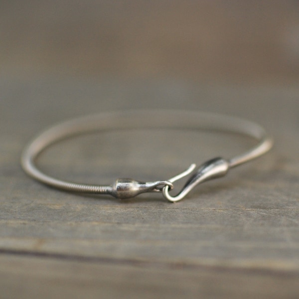 Bass String Bracelet, Hook and Eye Clasp, Bass Guitar, Guitar Gifts, Guitar Teacher Gift, Guitarist Gift, Bass String Jewelry, Cuff Bracelet