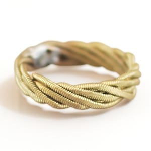 Ring voor gehamerde gitaarsnaren: goud, koper, zilver, gerecyclede muzieksieraden