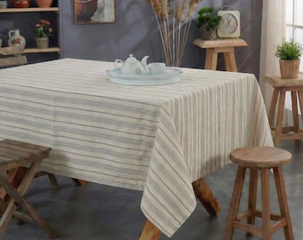 Grijs linnen tafelkleed met dunne strepen, modern minimalistisch eetdecor