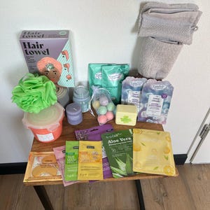 Set de regalo de relajación | Bombas de baño | Velas Perfumadas | Mascarillas faciales | Sales de baño y más | Regalo perfecto para el cuidado personal de las mujeres.