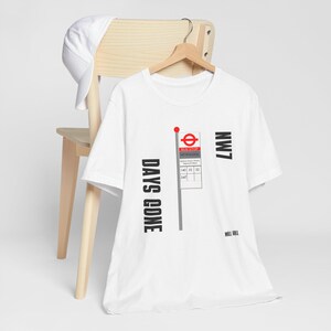 ロンドンバス停ユニセックスTシャツ、Days Gone