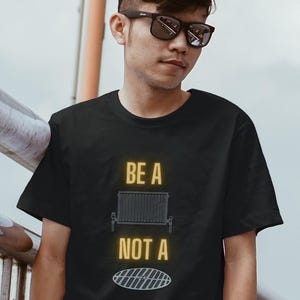 Motiverande slogan-t-shirt, Var en radiator, inte ett avlopp, inspirerande citat-t-shirt, positivt citat-t-shirt, present till rörmokare
