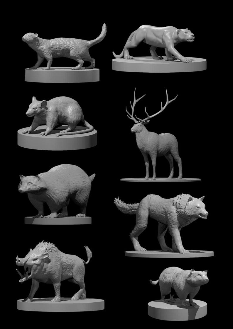 Pu&ograve; includere: Una collezione di figurine di animali grigi, tra cui un ratto, un cervo, un lupo e un cinghiale, ciascuna su una base circolare. Le figurine dettagliate sembrano stampate in 3D o scolpite, raffiguranti varie specie selvatiche.