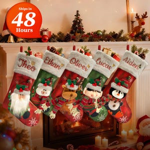 カスタム刺繍ネームストッキング、パーソナライズされたクリスマスストッキング、2025年クリスマスストッキング（名前入り）、ホリデーストッキングデコレーション、クリスマスデコレーション