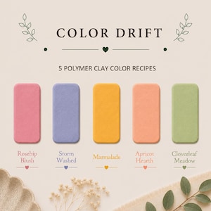 Può includere: Un'immagine intitolata "COLOR DRIFT" mostra cinque ricette di colore in argilla polimerica rettangolari: Rosehip Blush, Storm Washed, Marmalade, Apricot Hearth e Cloverleaf Meadow. L'immagine ha uno sfondo neutro con elementi floreali decorativi.