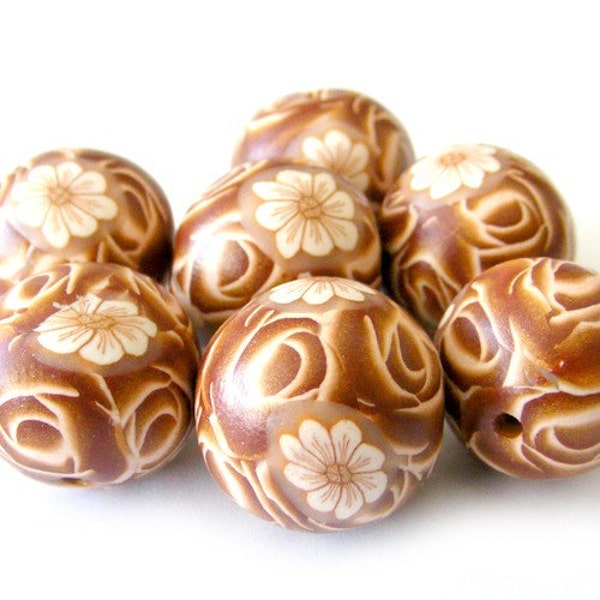Polymer Clay Beads mit Schokolade Rosen und weißen Blüten - Satz von 7
