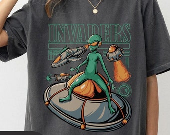 Vintage Alien Movie T-Shirt: Retro Horror Unisex Tee