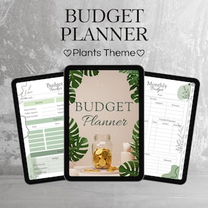 Puede incluir: Tres tabletas digitales que muestran un planificador de presupuesto con un tema de plantas. La tableta central muestra un tarro lleno de monedas de oro. El texto "BUDGET PLANNER" está en la parte superior, con "Plants Theme" debajo. Las otras tabletas muestran formularios de seguimiento presupuestario.