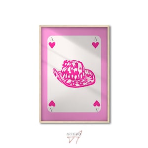 Arte de pared con sombrero de vaquera rosa • Impresión de as de corazones • Decoración estética de habitaciones • Arte de pared femenino • Decoración de dormitorio universitario • Arte de pared con sombrero rosa del oeste