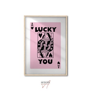 Lucky You muurkunst • Roze hartenkoningin-print • Muurkunst speelkaart • Trendy retroposter • Preppy muurposter • Decor meisjeskamer