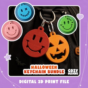 Puede incluir: Una colección de llaveros circulares con temática de Halloween que incluye una cara sonriente de vampiro roja, una calabaza naranja, una cara azul con puntos de sutura, una cara verde estilo Frankenstein y una cara de momia rosa.