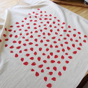 Toalla de cocina con estampado de fresas a mano: Saco de harina de algodón suave imagen 3