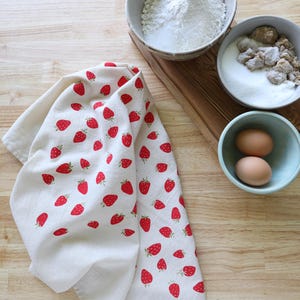 Toalla de cocina con estampado de fresas a mano: Saco de harina de algodón suave imagen 4