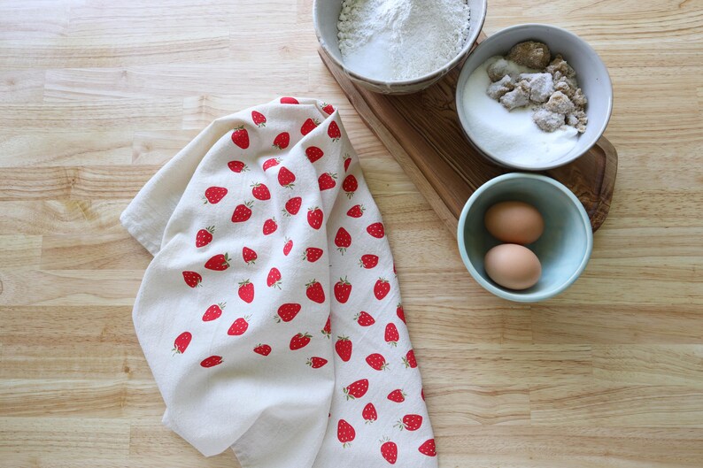 Toalla de cocina con estampado de fresas a mano: Saco de harina de algodón suave imagen 4