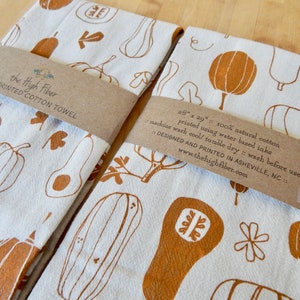 Squash Kitchen Towel with Pumpkins, Winter Squash, and Decorative Gourds, Hand Printed image 3