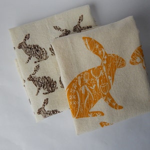 Kaninchen-Handtuch, handbedruckt, natürliches Baumwolltuch, senffarben