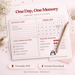 Könnte beinhalten: Ein Set aus drei Keramikbechern mit gesprenkelter, matter Oberfläche. Die Becher sind in Creme-, Hellgrau- und Dunkelgrautönen gehalten. Jeder Becher hat ein schlichtes, minimalistisches Design, ideal für Kaffee oder Tee.