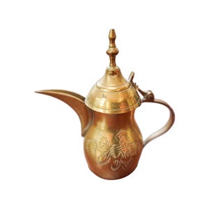 Vintage Brass Dallah Coffee Pot: Etched Floral Arabic Decor