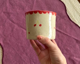 Handgjord keramisk körsbärsmugg: Unik kaffekopp